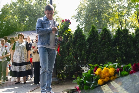Леонид Слуцкий почтил память Основателя ЛДПР Владимира Жириновского в День Крещения Руси