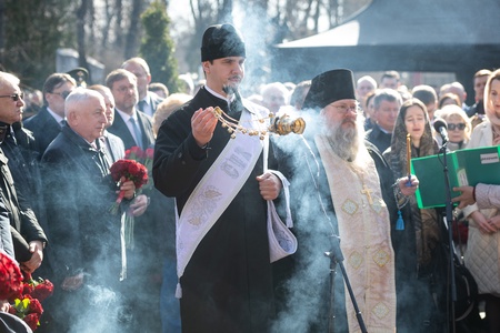 На Новодевичьем кладбище в Москве открыт памятник Владимиру Жириновскому