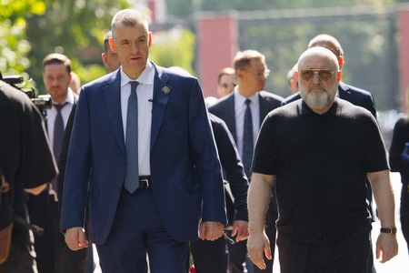Леонид Слуцкий почтил память Основателя ЛДПР Владимира Жириновского в День Крещения Руси