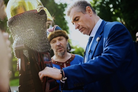 Леонид Слуцкий поздравил участников фестиваля Лиги женщин ЛДПР в Пскове