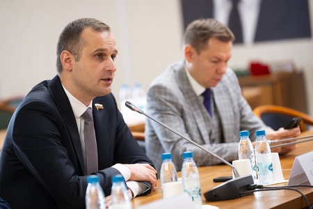 Леонид Слуцкий провел заседание Палат Депутатов ЛДПР 