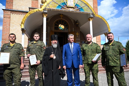 Леонид Слуцкий и делегация ЛДПР посетили Свято-Николаевский кафедральный собор Мариуполя