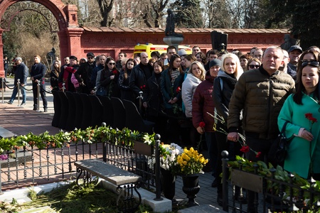 На Новодевичьем кладбище в Москве открыт памятник Владимиру Жириновскому