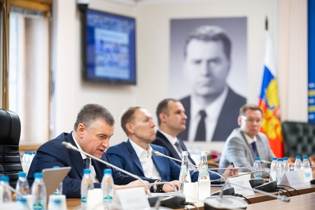 Леонид Слуцкий провел заседание Палат Депутатов ЛДПР 