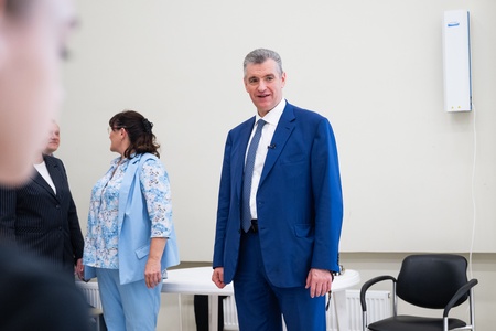 Леонид Слуцкий и делегация ЛДПР посетили Центр детского и юношеского творчества в Мариуполе