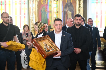 Леонид Слуцкий и делегация ЛДПР посетили Свято-Николаевский кафедральный собор Мариуполя