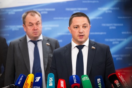 Пресс-подход фракции ЛДПР во главе с Леонидом Слуцким 24.06.2025