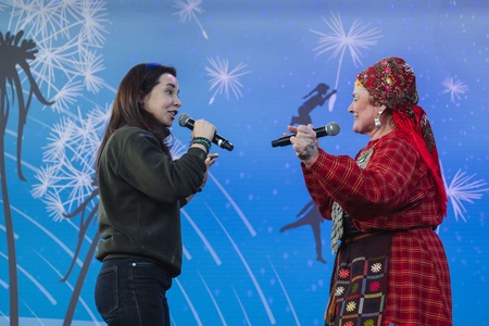 «Бурановские бабушки» поздравили Солнцево с Масленицей по приглашению Марии Воропаевой