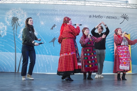 «Бурановские бабушки» поздравили Солнцево с Масленицей по приглашению Марии Воропаевой