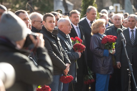 На Новодевичьем кладбище в Москве открыт памятник Владимиру Жириновскому