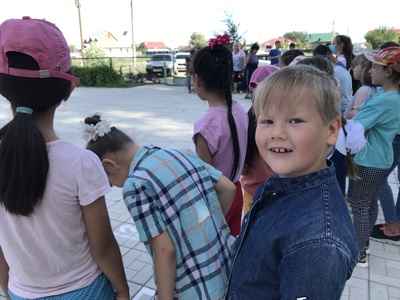 ЛДПР поздравила детей изТулугановки