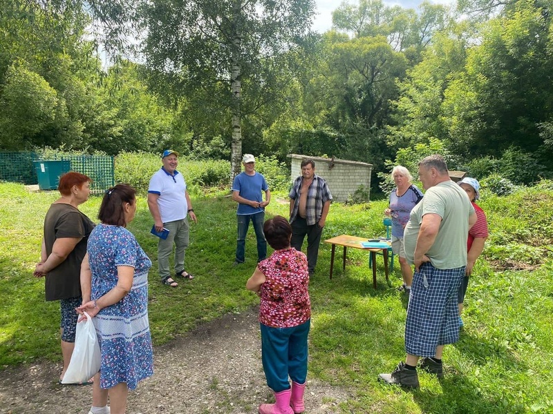 В день Дачника депутаты от ЛДПР посетили местные СНТ