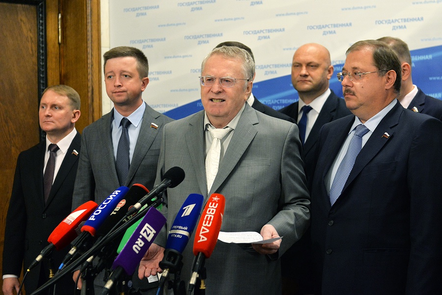На проекты законов нужно вводить авторские права, чтобы избежать плагиата