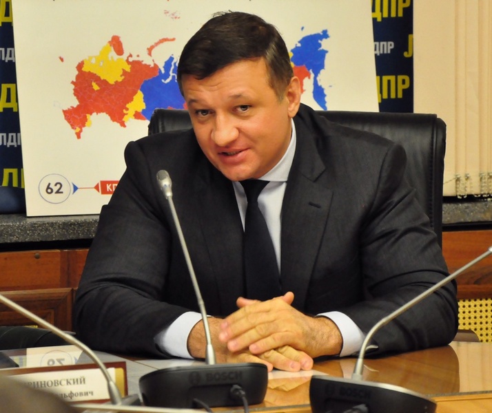 За плохие дороги пора строго спрашивать с чиновников на местах