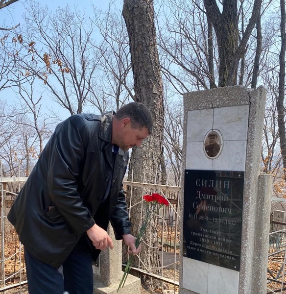 Алексей Михайленко почтил память директора оленеводческого совхоза Дмитрия Силина