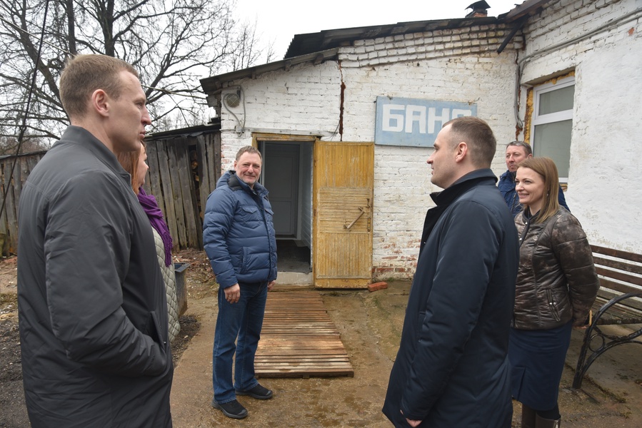 C легким паром: депутат ЛДПР Сергей Леонов оценил ремонт бани в Кардымове 