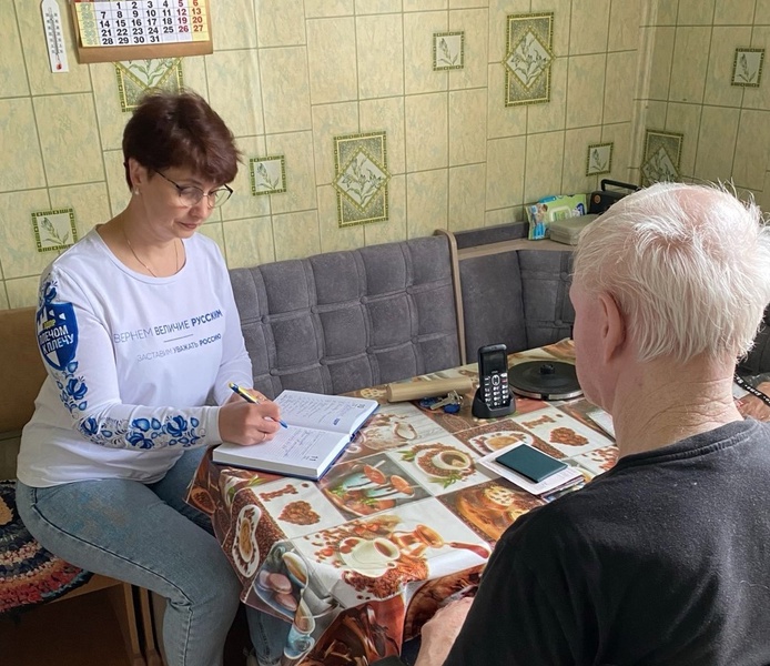 Помощник депутата Наталья Синицкая добивается ремонта в квартире ветерана-инвалида