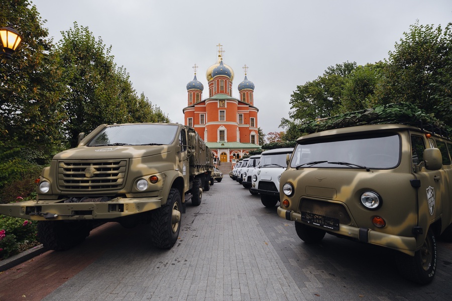 ЛДПР отправила очередную партию автомобилей и техники в зону СВО