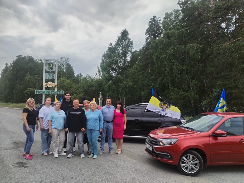 Партийцы организовали автопробег, посвященный Дню России