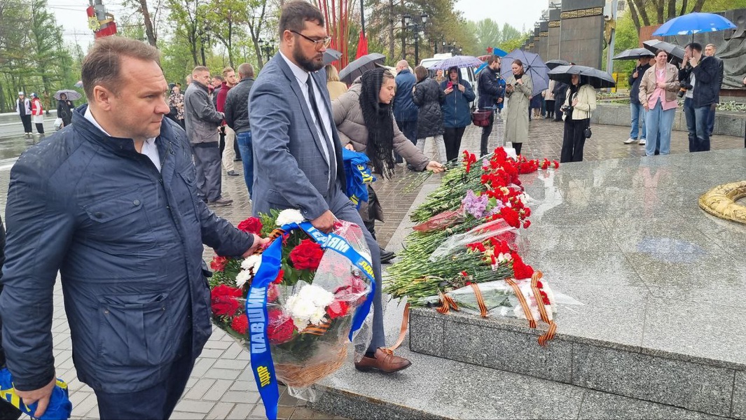 Оренбургские партийцы возложили цветы к мемориалу героям фронта