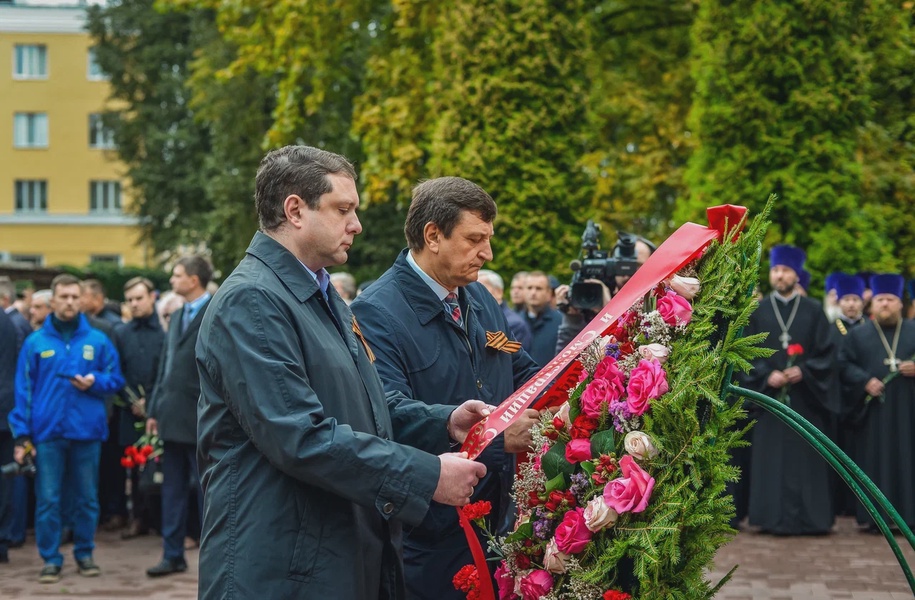 Алексей Островский выступил на митинге в честь 79-й годовщины освобождения Смоленщины от фашистов