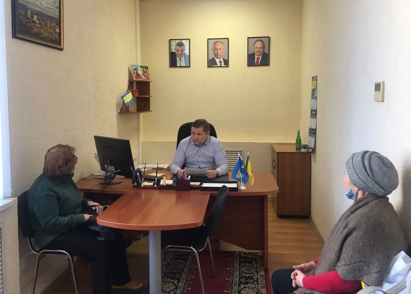 Депутат ЛДПР Павел Куликов оказал помощь одинокому пенсионеру
