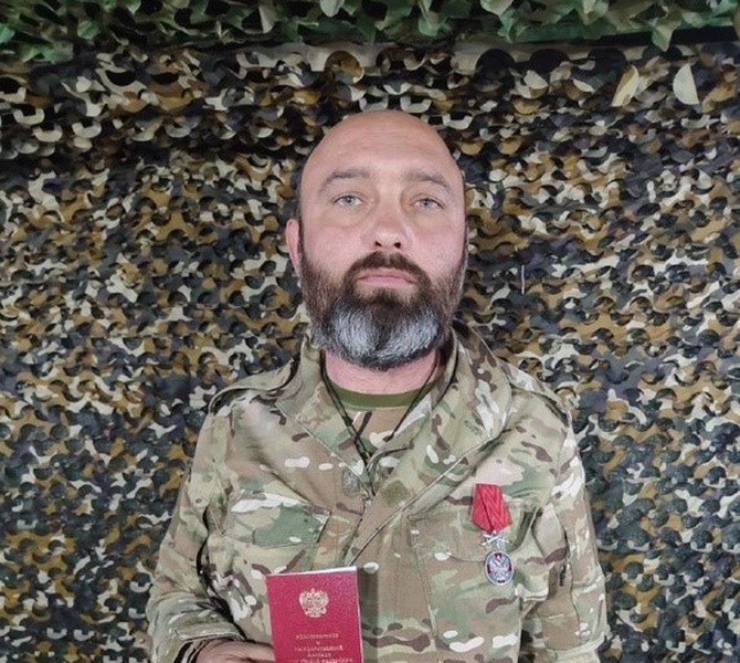 Депутат ЛДПР Евгений Бабушкин получил очередную награду за службу в зоне СВО