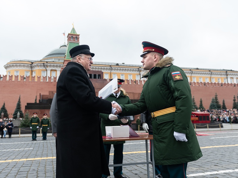 Русская армия умеет побеждать и зимой, и летом, убеждён лидер ЛДПР