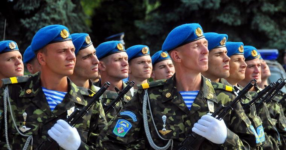 Воздушно-десантные войска украины. Воздушно -десантный комплекс рязанского высшего командного училища. Форма десантника. Картинки рота шагнувшая в бессмертие. Заставка вдв на рабочий стол.
