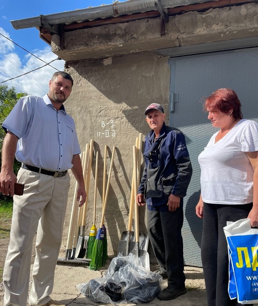 Депутат ЛДПР и его помощник помогают школе-интернату в городе Артёме