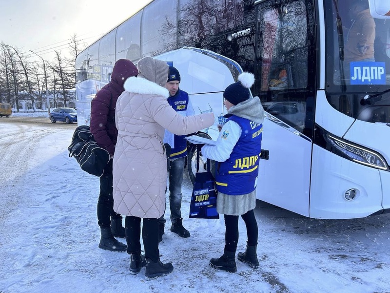 Костромичи активно обращаются за помощью в мобильную приемную ЛДПР 