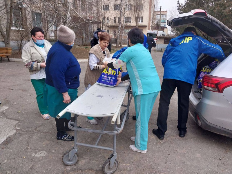 Представители ЛДПР в Запорожье доставили гуманитарную помощь в Центральную больницу Акимовки