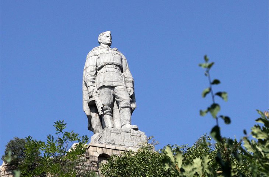 Фото памятник солдату алеше в болгарии фото