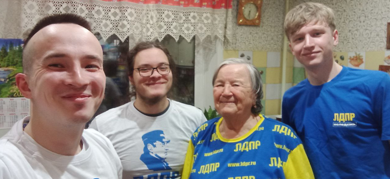 Активисты ЛДПР адресно помогают пожилым гражданам