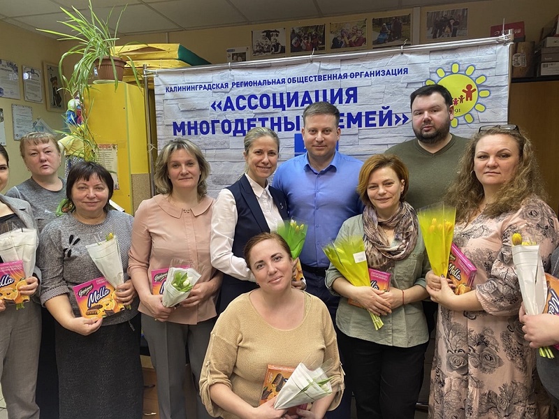 Поздравление руководителя Калининградского РО ЛДПР Евгения Мишина с Днём матери