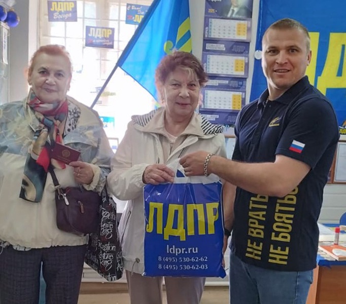 Салаватские партийцы передали ветеранам продуктовые наборы