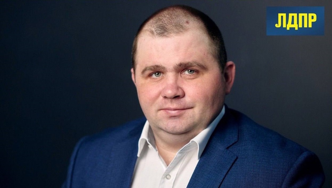 Ямальские партийцы поздравили работников гражданской авиации с профессиональным праздником