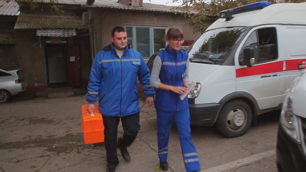 Помощь керчи. Керчь станция скорой помощи. Пермь работники скорой помощи. Керчь бригады скорой помощи. Фельдшера Керченской скорой помощи.
