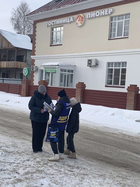 В Урае проводим пикеты с опросом жителей города