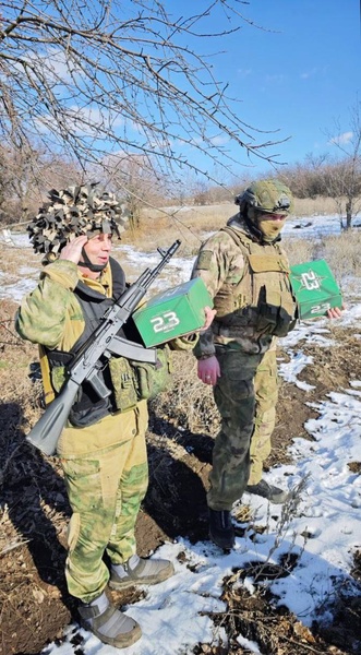 Боец СВО рассказывает о деятельности ЛДПР товарищам по оружию