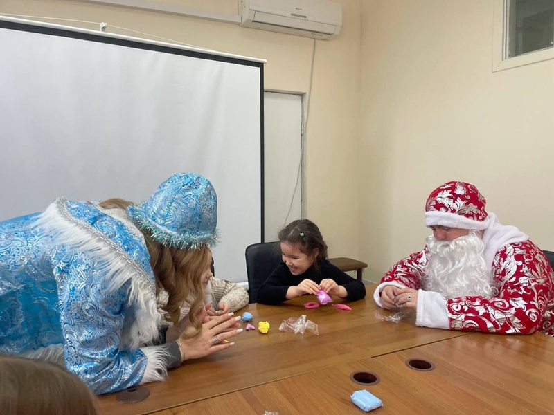 Адыгейские партийцы поздравили детей с ограниченными возможностями здоровья с новым годом