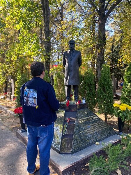 Партийцы из Адыгеи почтили память основателя ЛДПР Владимира Жириновского