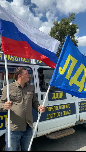 Алтайское региональное отделение провело автопробег ко дню государственного флага