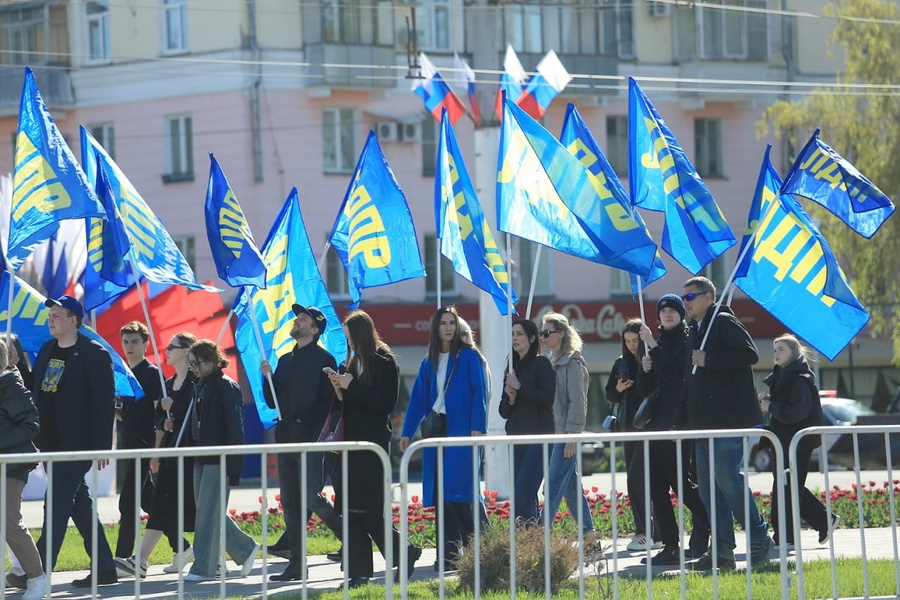 С Праздником весны и труда! Активисты ЛДПР приняли участие в первомайском шествии