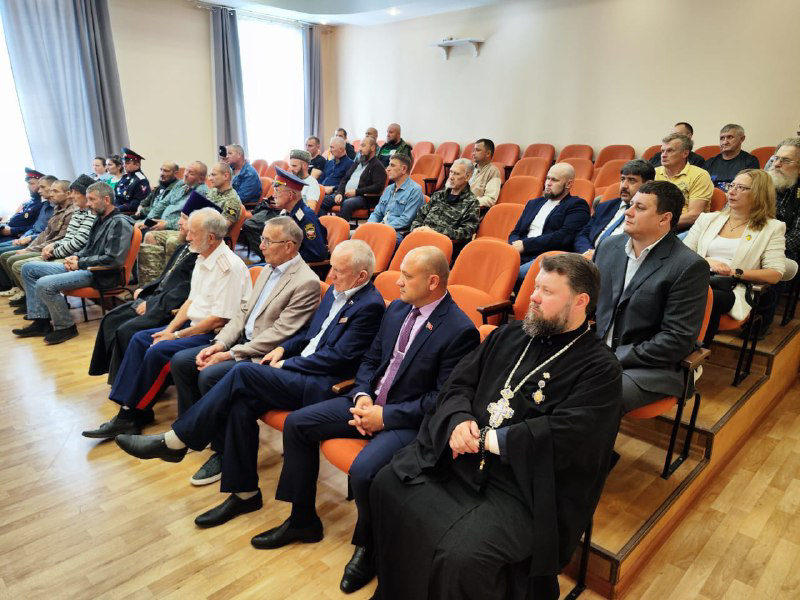В Алтайском крае проводили казаков и атаманов на СВО