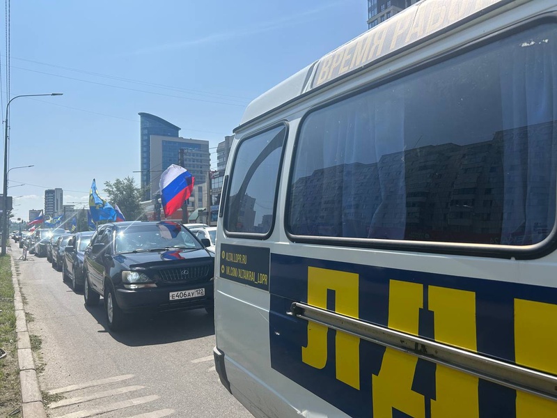 Алтайские партийцы посвятили Дню России автопробег