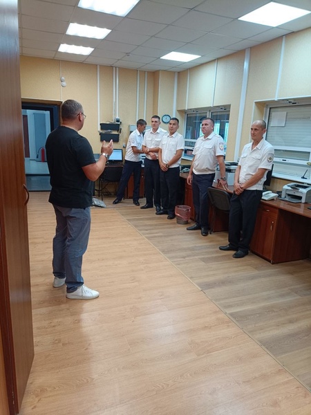 Алтайское отделение ЛДПР поздравило сотрудников ГИБДД с профессиональным праздником