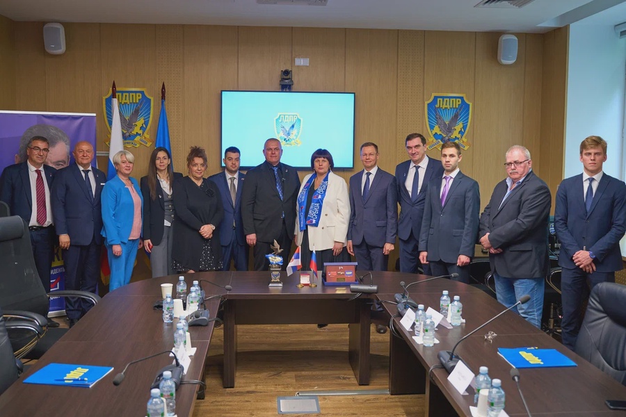 ЛДПР налаживает контакты с партиями дружественных стран