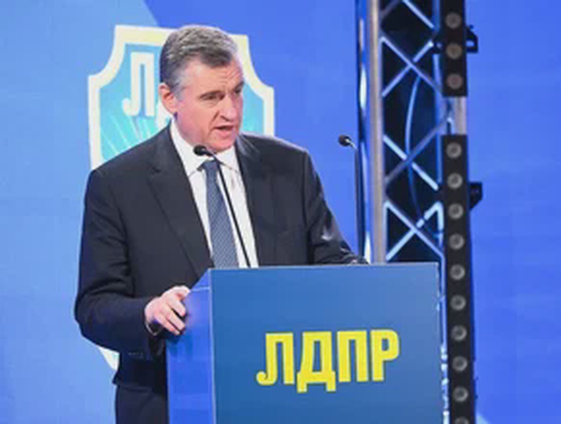 ЛДПР выступила за интересы авиапассажиров