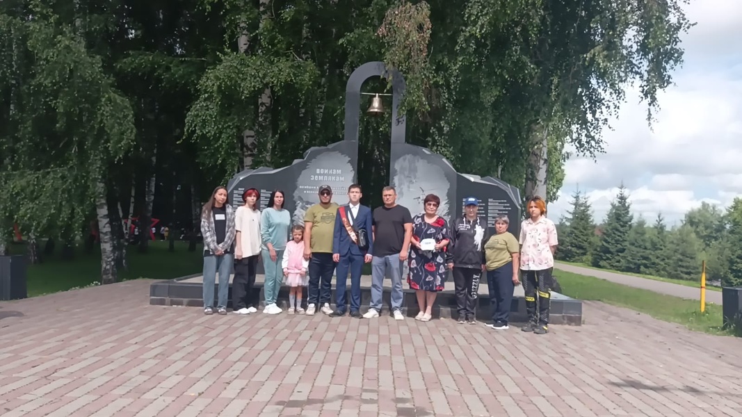 Активисты ЛДПР почтили память ветеранов боевых действий в Горно-Алтайске